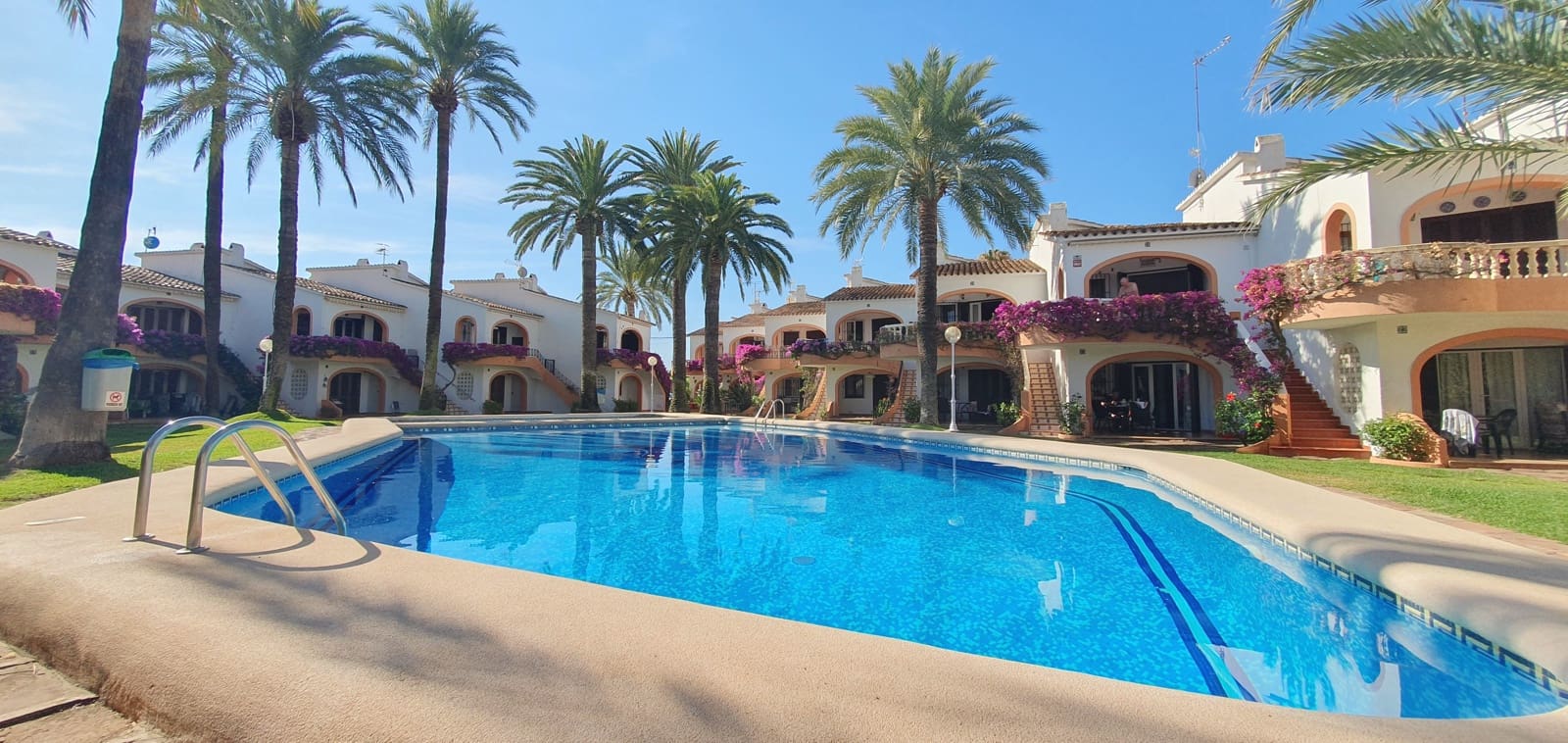 2 bedroom Terraced Villa for holiday rental in Denia with pool - € 420 (Ref: 9760124)