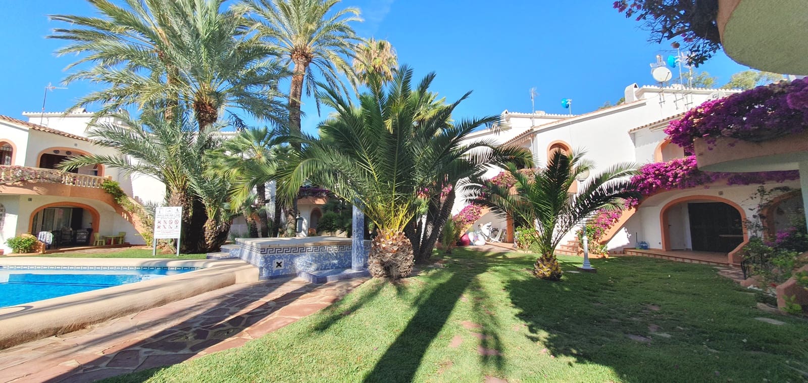 2 bedroom Terraced Villa for holiday rental in Denia with pool - € 420 (Ref: 9760124)