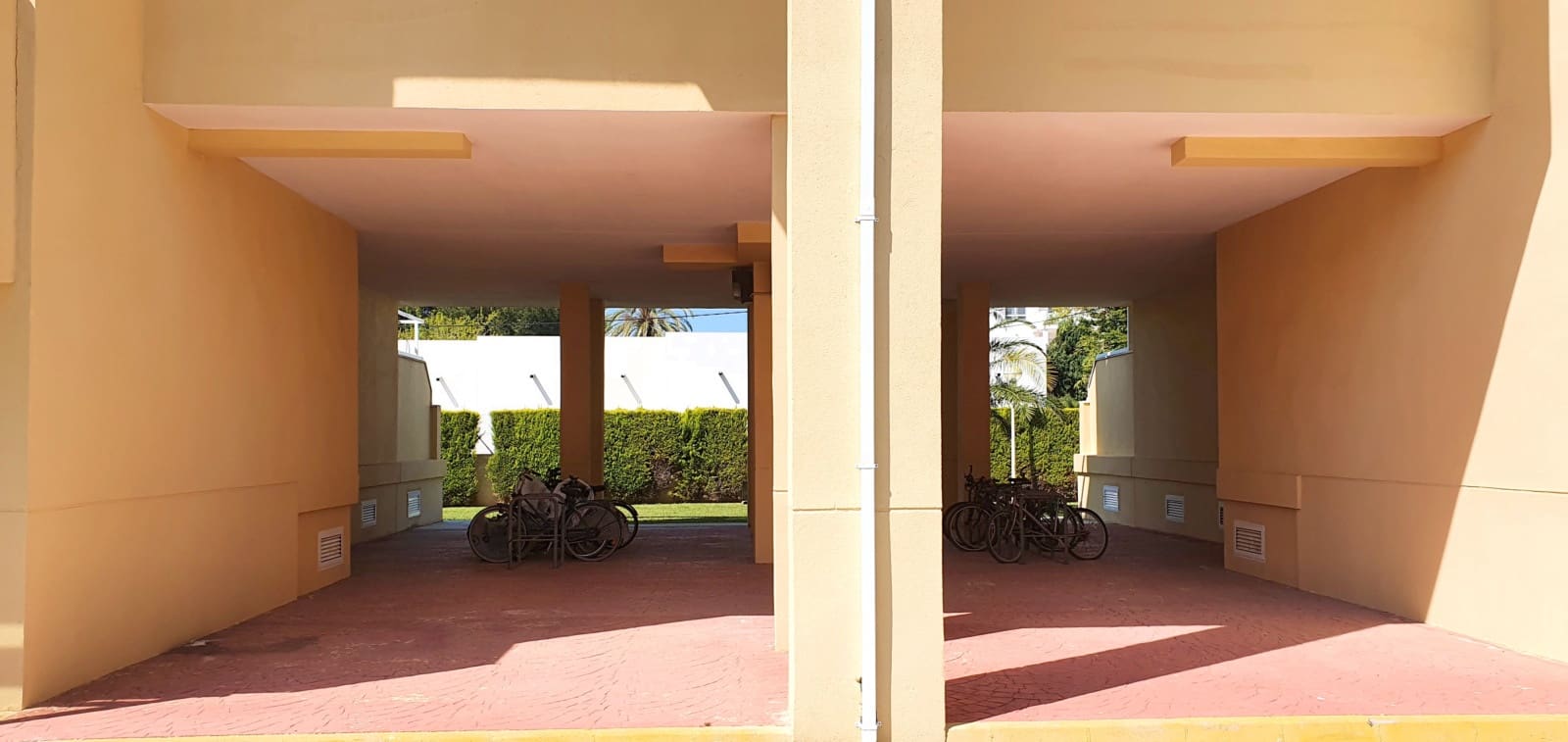   1 soveværelse   ferieStrandlejlighed i Denia   med   swimmingpool  garage  - € 420 (Ref: 9760990)