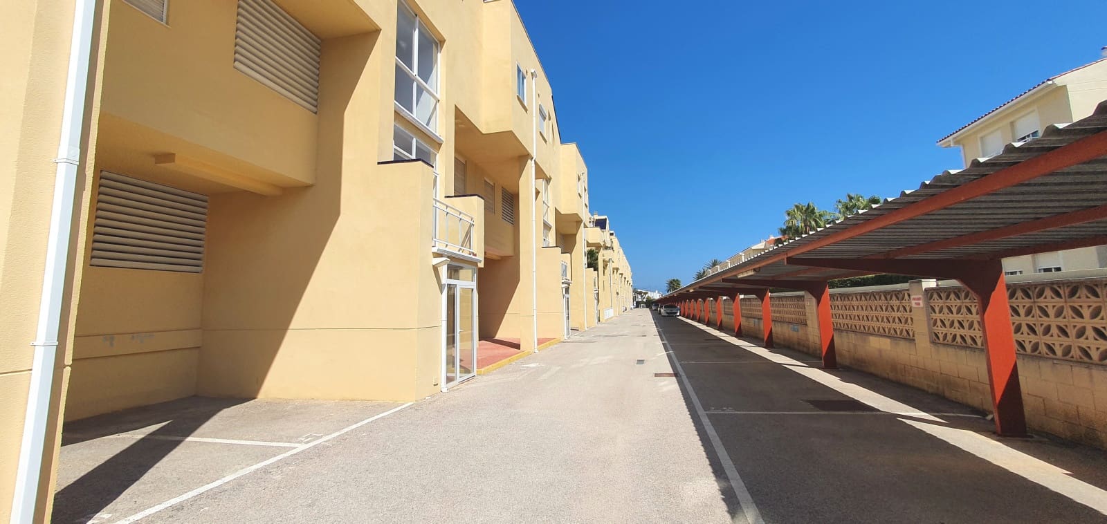   1 soveværelse   ferieStrandlejlighed i Denia   med   swimmingpool  garage  - € 420 (Ref: 9760990)