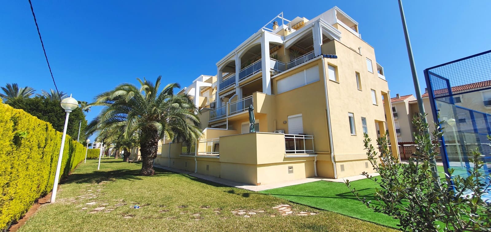   1 soveværelse   ferieStrandlejlighed i Denia   med   swimmingpool  garage  - € 420 (Ref: 9760990)