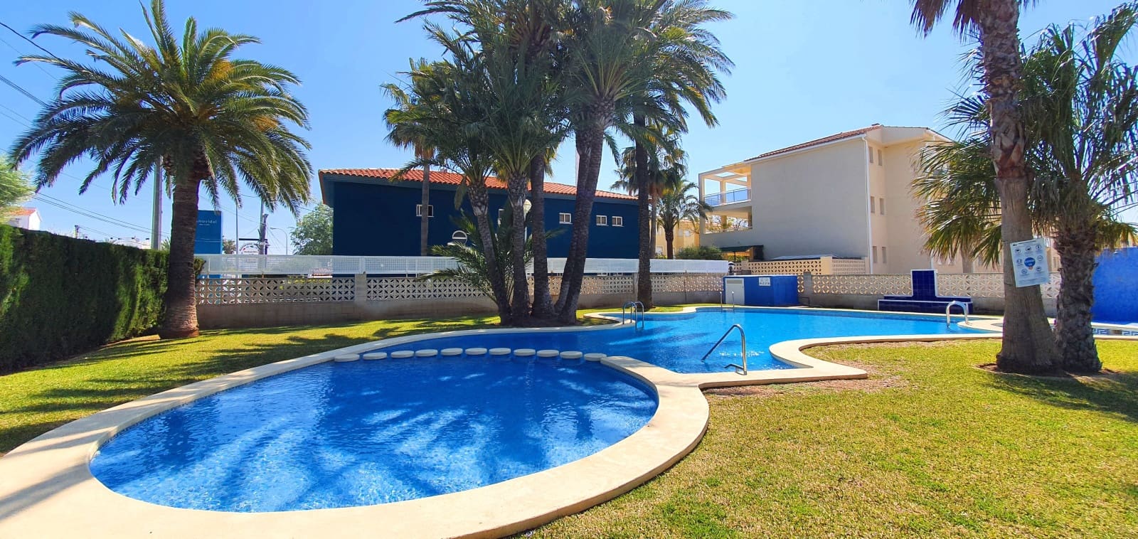   1 soveværelse   ferieStrandlejlighed i Denia   med   swimmingpool  garage  - € 420 (Ref: 9760990)