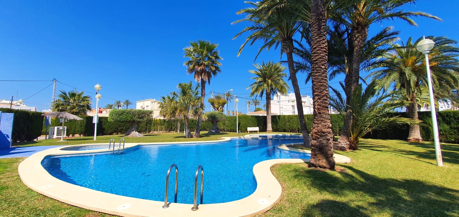   1 soveværelse   ferieStrandlejlighed i Denia   med   swimmingpool  garage  - € 420 (Ref: 9760990)