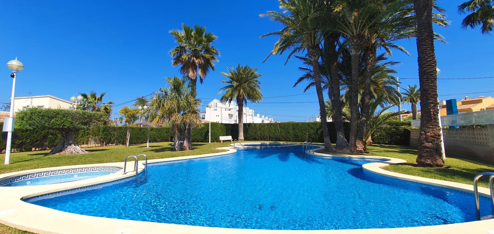   1 soveværelse   ferieStrandlejlighed i Denia   med   swimmingpool  garage  - € 420 (Ref: 9760990)