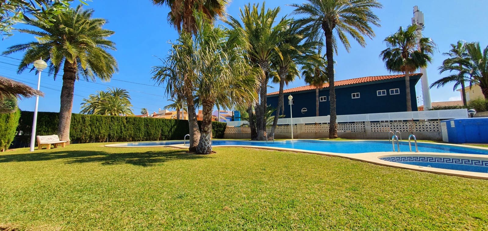   1 soveværelse   ferieStrandlejlighed i Denia   med   swimmingpool  garage  - € 420 (Ref: 9760990)