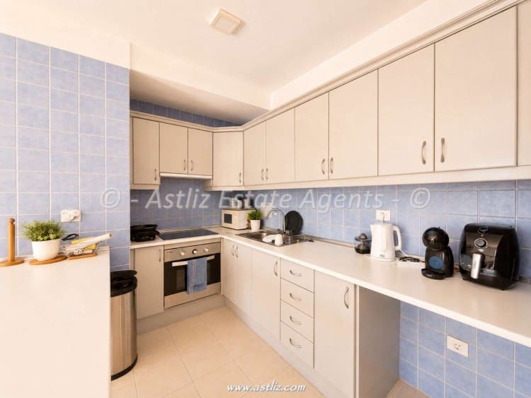 1 soverom Leilighet til salgs i El Madronal med svømmebasseng garasje - € 270 000 (Ref: 10012458)