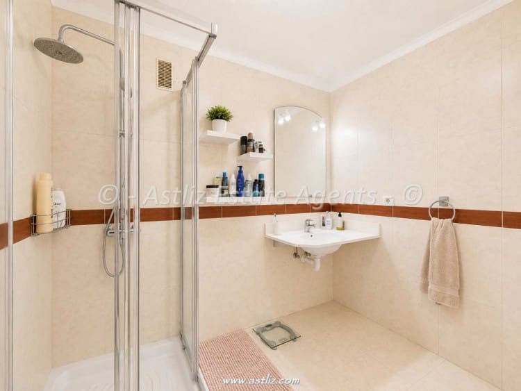 1 soverom Leilighet til salgs i El Madronal med svømmebasseng garasje - € 270 000 (Ref: 10012458)