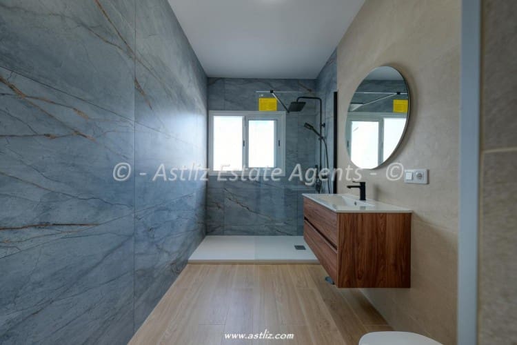 Apartamento de 2 habitaciones en Puerto Santiago en venta - 299.000 € (Ref: 10130722)