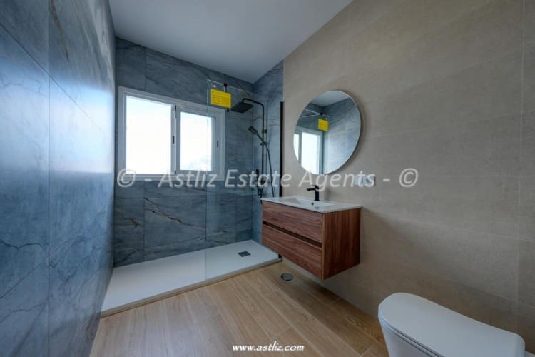 Apartamento de 2 habitaciones en Puerto Santiago en venta - 299.000 € (Ref: 10130722)