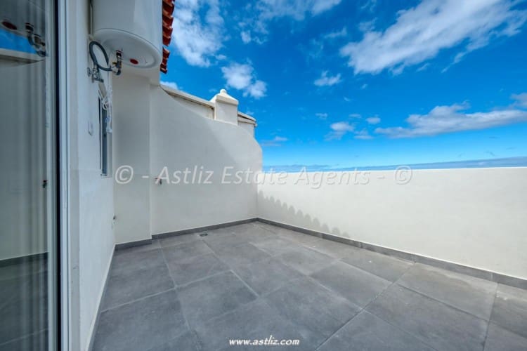 Apartamento de 2 habitaciones en Puerto Santiago en venta - 299.000 € (Ref: 10130722)