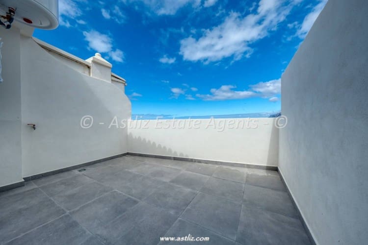 Apartamento de 2 habitaciones en Puerto Santiago en venta - 299.000 € (Ref: 10130722)