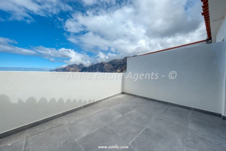 Apartamento de 2 habitaciones en Puerto Santiago en venta - 299.000 € (Ref: 10130722)