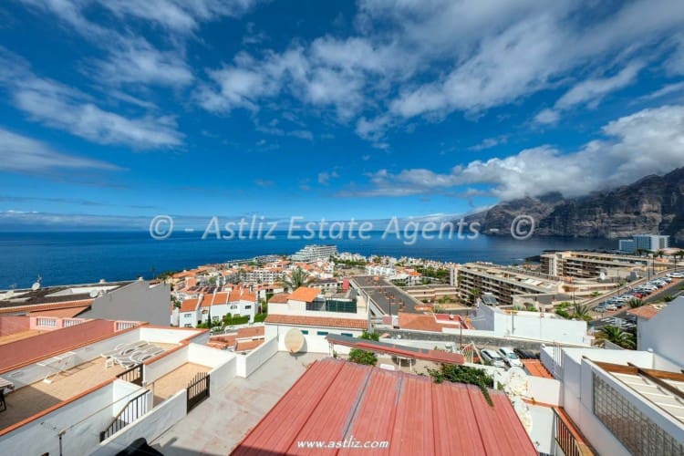 Apartamento de 2 habitaciones en Puerto Santiago en venta - 299.000 € (Ref: 10130722)