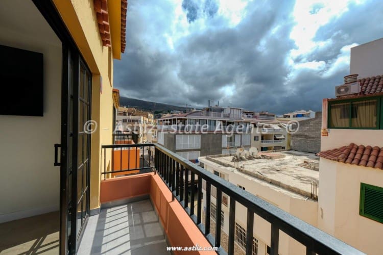 Apartamento de 2 habitaciones en Puerto Santiago en venta - 299.000 € (Ref: 10130722)