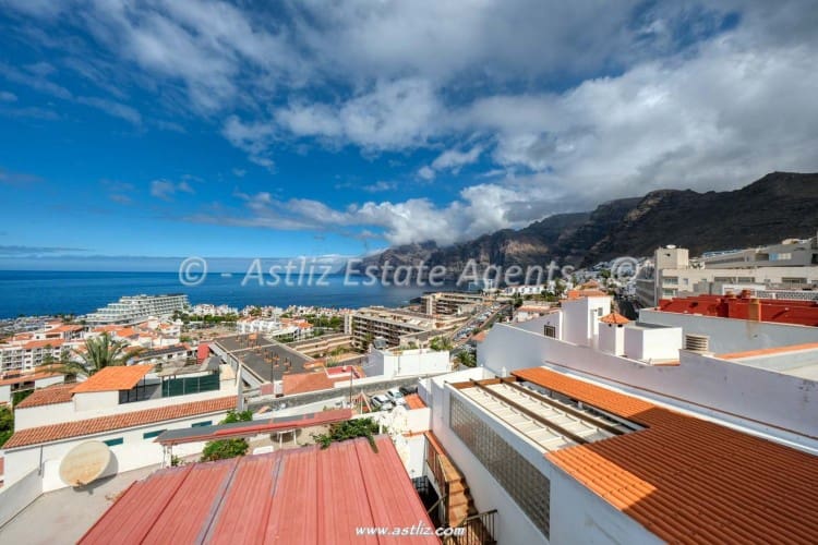 Apartamento de 2 habitaciones en Puerto Santiago en venta - 299.000 € (Ref: 10130722)