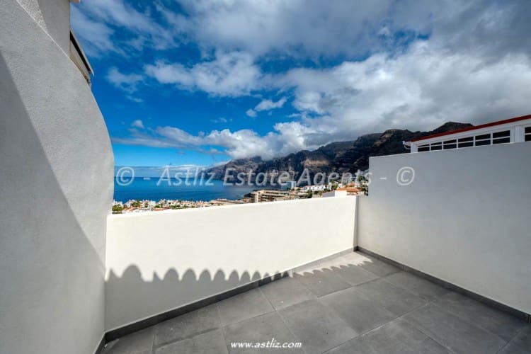Apartamento de 2 habitaciones en Puerto Santiago en venta - 299.000 € (Ref: 10130722)