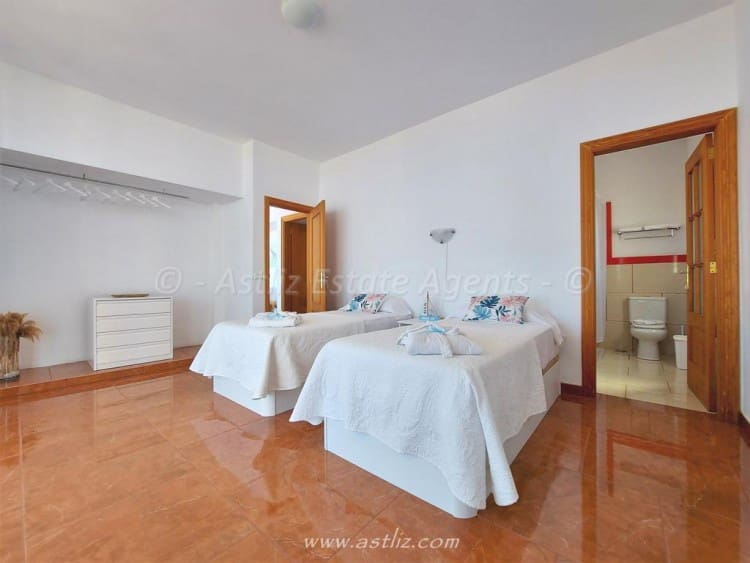 4 soverom Villa til salgs i Playa Paraiso med garasje - € 1 400 000 (Ref: 6917571)