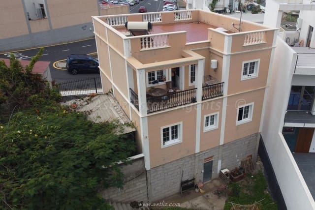 5 Zimmer Villa zu verkaufen in Casco Urbano, Adeje - 750.000 € (Ref: 8038886)