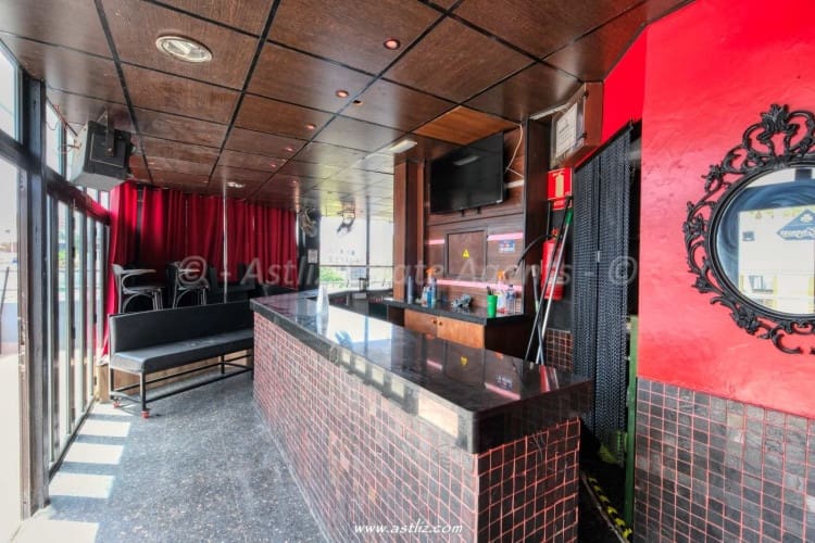 Komercyjne na sprzedaż w Playa de las Americas - 130 000 € (Ref: 8433860)