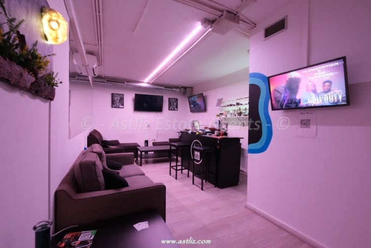 Local Commercial à vendre à Playa de las Americas - 70 000 € (Ref: 8433861)