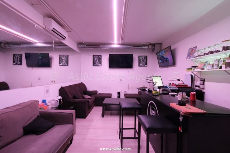 Local Commercial à vendre à Playa de las Americas - 70 000 € (Ref: 8433861)