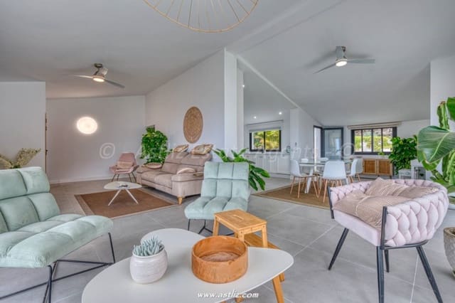 5 soverom Villa til salgs i Los Gigantes, Santiago del Teide med svømmebasseng - € 1 950 000 (Ref: 8518536)