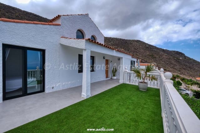 5 soverom Villa til salgs i Los Gigantes, Santiago del Teide med svømmebasseng - € 1 950 000 (Ref: 8518536)
