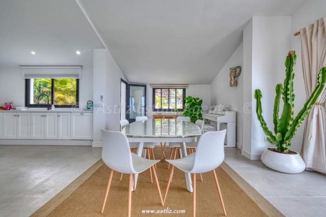 5 soverom Villa til salgs i Los Gigantes, Santiago del Teide med svømmebasseng - € 1 950 000 (Ref: 8518536)