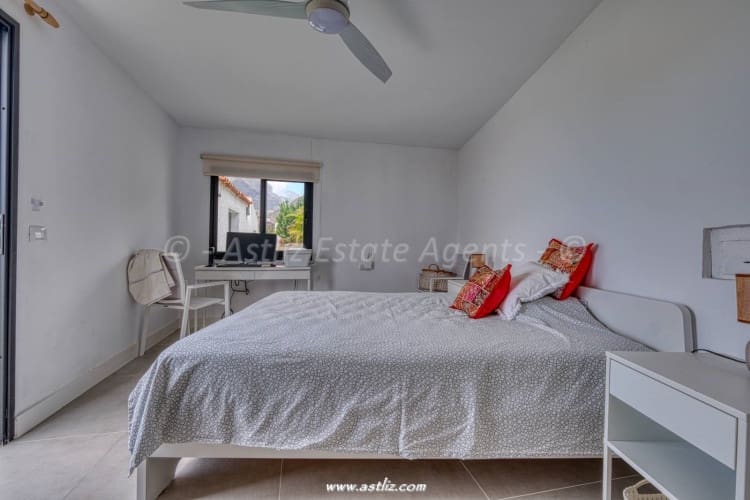 5 soverom Villa til salgs i Los Gigantes med svømmebasseng - € 1 950 000 (Ref: 8518536)