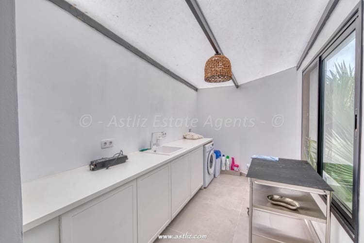 5 soverom Villa til salgs i Los Gigantes med svømmebasseng - € 1 950 000 (Ref: 8518536)