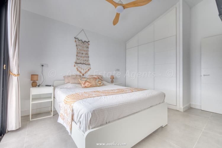 5 makuuhuone Huvila myytävänä paikassa Los Gigantes mukana uima-altaan - 1 950 000 € (Ref: 8518536)