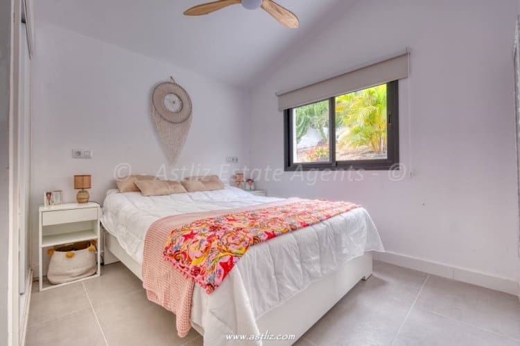 5 makuuhuone Huvila myytävänä paikassa Los Gigantes mukana uima-altaan - 1 950 000 € (Ref: 8518536)