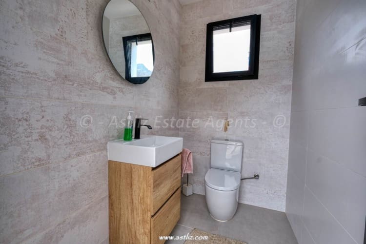 5 makuuhuone Huvila myytävänä paikassa Los Gigantes mukana uima-altaan - 1 950 000 € (Ref: 8518536)