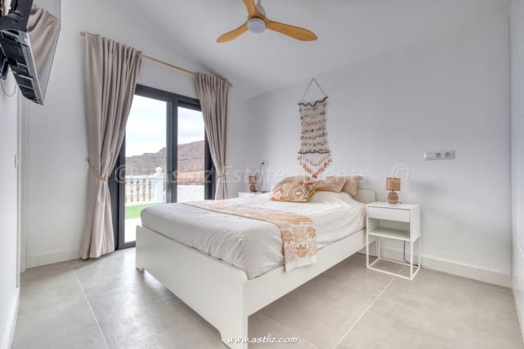 5 makuuhuone Huvila myytävänä paikassa Los Gigantes mukana uima-altaan - 1 950 000 € (Ref: 8518536)