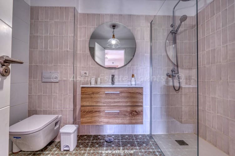 5 makuuhuone Huvila myytävänä paikassa Los Gigantes mukana uima-altaan - 1 950 000 € (Ref: 8518536)