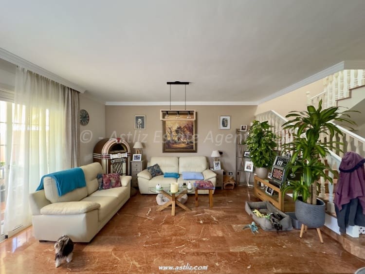 4 soveværelse Villa til salg i Adeje med swimmingpool - € 710.000 (Ref: 8868294)