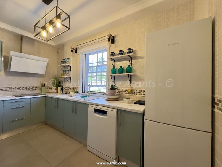 4 soveværelse Villa til salg i Adeje med swimmingpool - € 710.000 (Ref: 8868294)