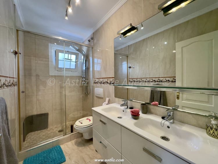 4 soveværelse Villa til salg i Adeje med swimmingpool - € 710.000 (Ref: 8868294)