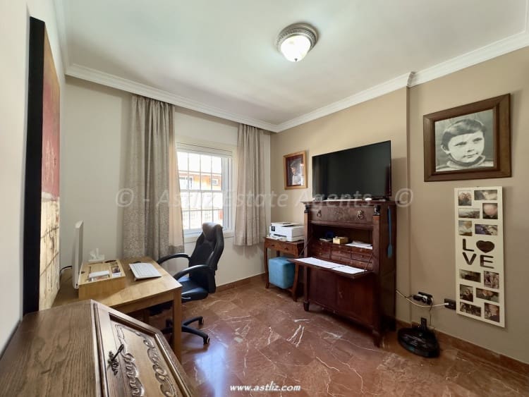 4 soveværelse Villa til salg i Adeje med swimmingpool - € 710.000 (Ref: 8868294)