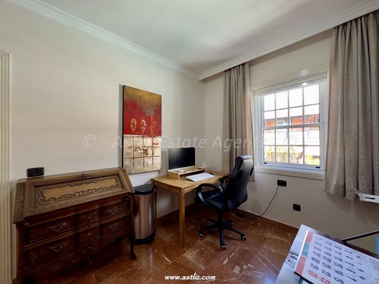 4 soveværelse Villa til salg i Adeje med swimmingpool - € 710.000 (Ref: 8868294)