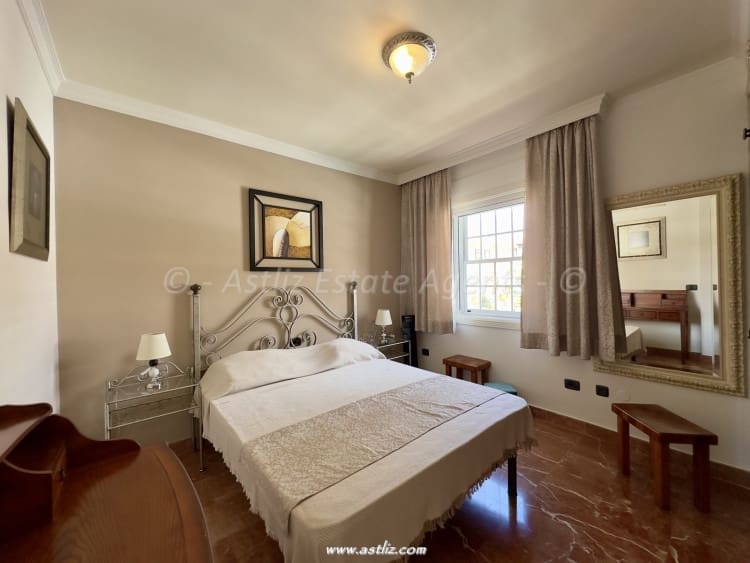 4 soveværelse Villa til salg i Adeje med swimmingpool - € 710.000 (Ref: 8868294)