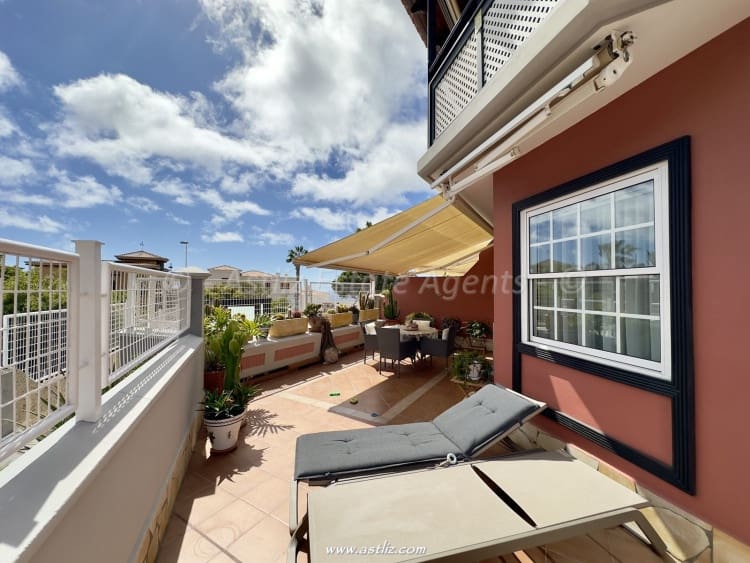 4 soveværelse Villa til salg i Adeje med swimmingpool - € 710.000 (Ref: 8868294)