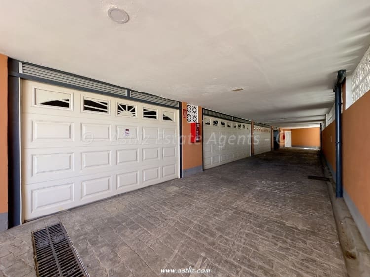 4 soveværelse Villa til salg i Adeje med swimmingpool - € 710.000 (Ref: 8868294)