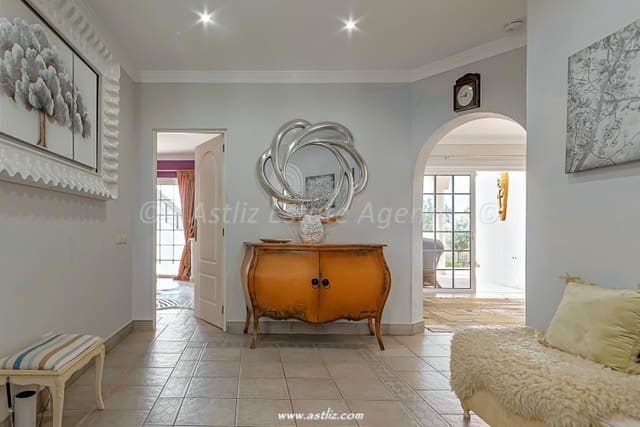 3 soveværelse Villa til salg i Callao Salvaje, Adeje med swimmingpool - € 795.000 (Ref: 8901601)