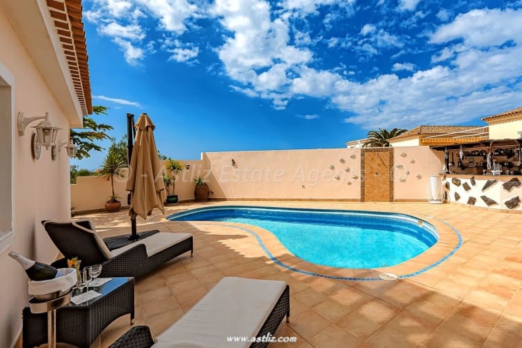 3 soverom Villa til salgs i Callao Salvaje med svømmebasseng - € 795 000 (Ref: 8901601)