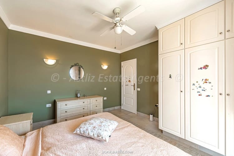 3 soverom Villa til salgs i Callao Salvaje med svømmebasseng - € 795 000 (Ref: 8901601)