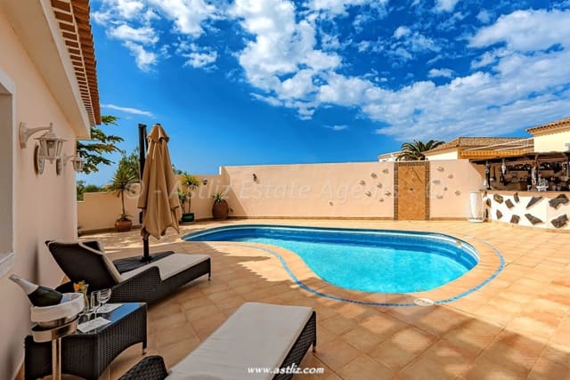 3 soveværelse Villa til salg i Callao Salvaje, Adeje med swimmingpool - € 795.000 (Ref: 8901601)