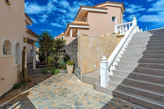 3 soveværelse Villa til salg i Callao Salvaje, Adeje med swimmingpool - € 795.000 (Ref: 8901601)