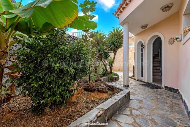 3 soveværelse Villa til salg i Callao Salvaje, Adeje med swimmingpool - € 795.000 (Ref: 8901601)