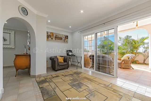 3 soveværelse Villa til salg i Callao Salvaje, Adeje med swimmingpool - € 795.000 (Ref: 8901601)